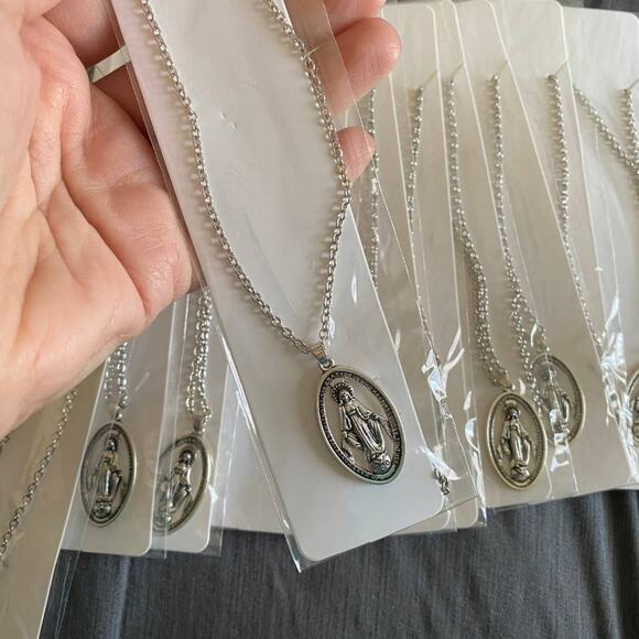 12 Pack, Wholesale Miraculous Medal Pendant Necklace, Packaged for resale - Picture 4 of 4